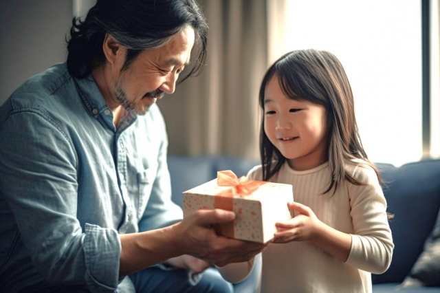 プレゼントを渡す子ども