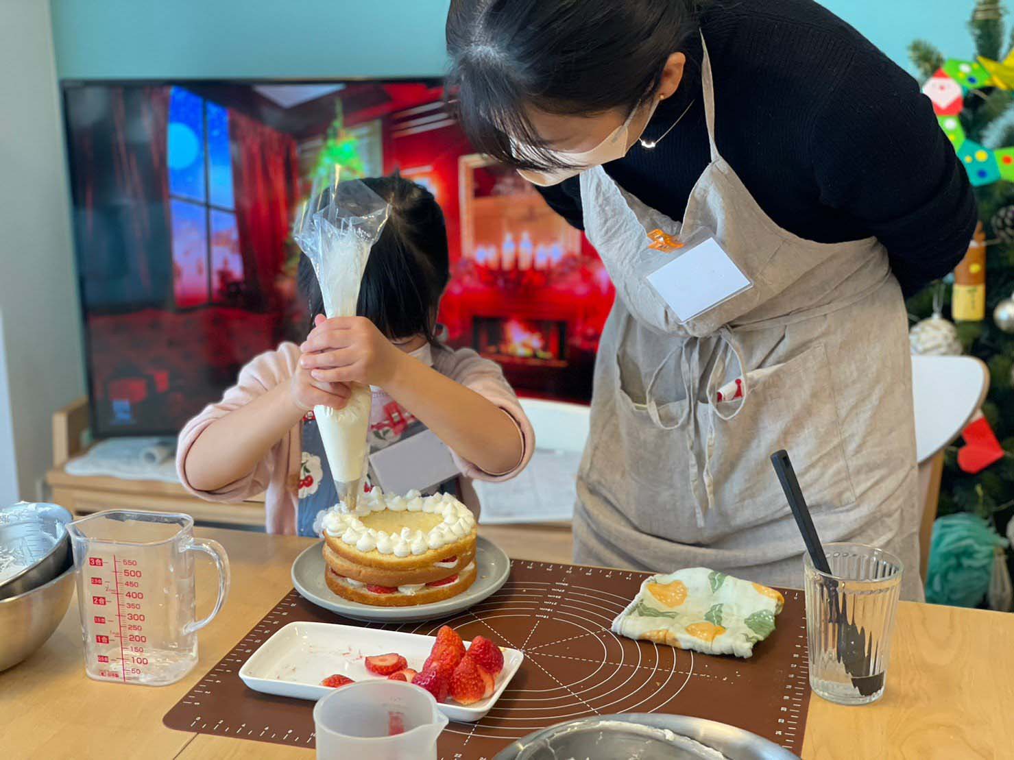 ママと生クリーム絞り出し